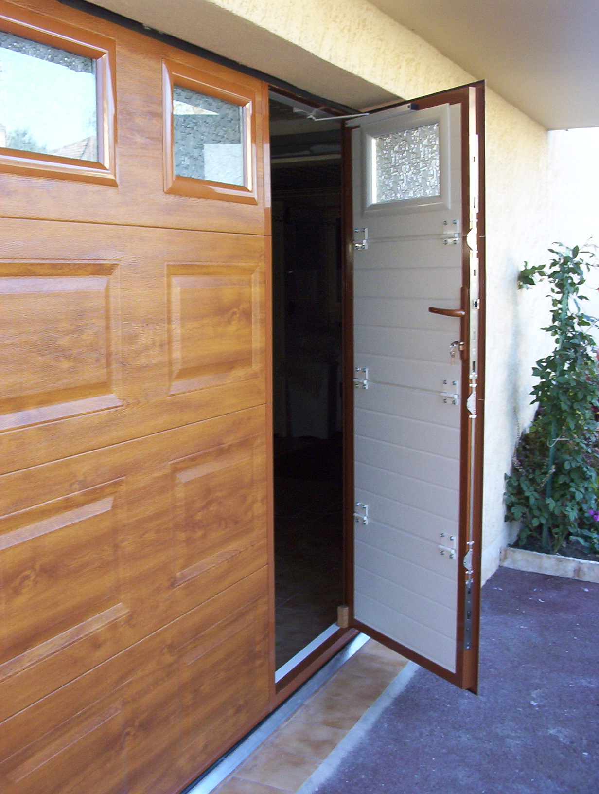 Porte de garage isole
