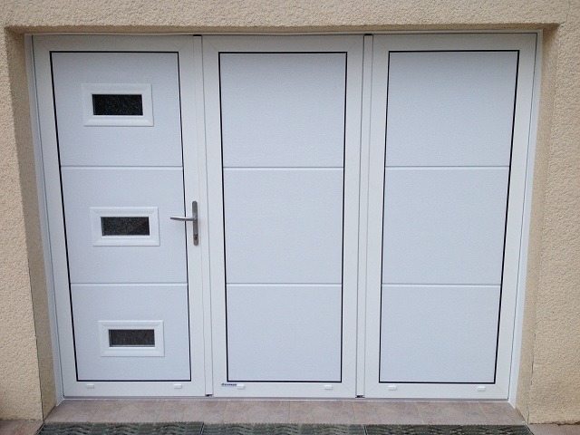 Porte de garage à 3 vantaux