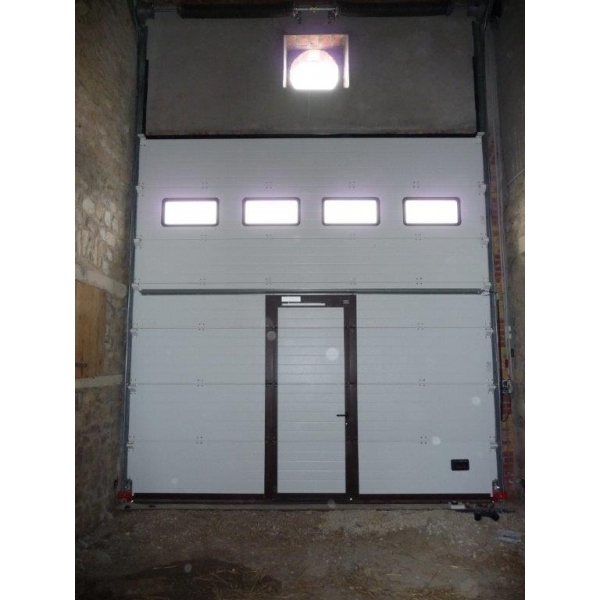 Grande porte de garage coulissante