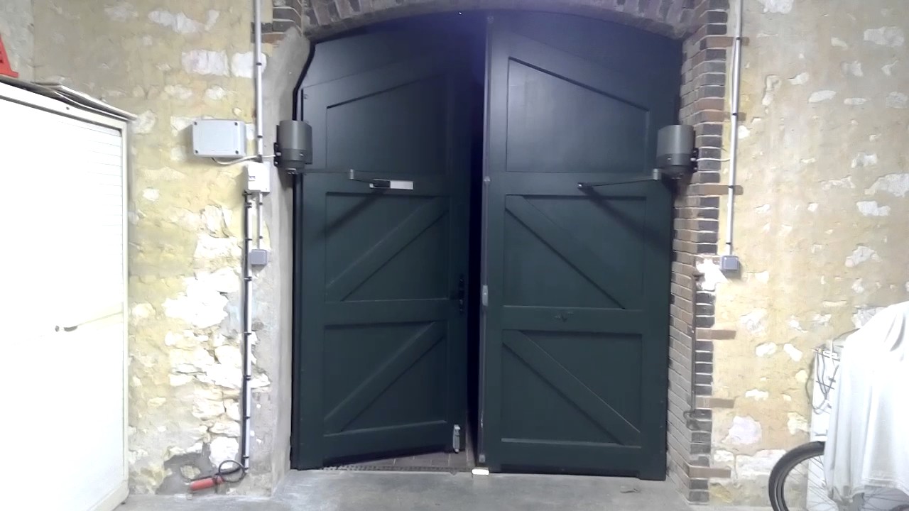 Moteur pour porte de garage en bois