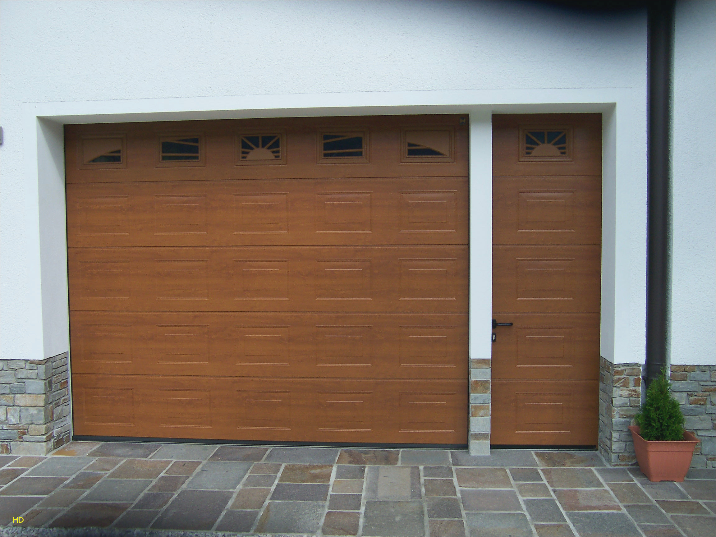 Porte de garage sectionnelle avec portillon tubauto