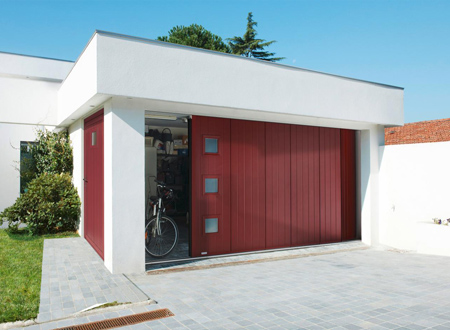 Porte de garage coulissante avec lucarne