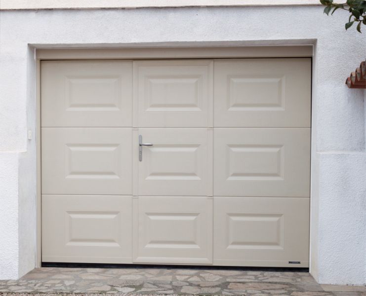 Porte de garage porte intégrée