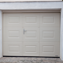 Porte de garage sectionnelle avec portillon