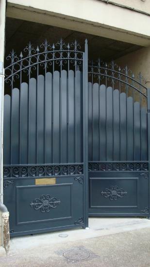 Porte de garage en fer