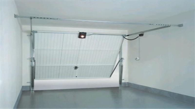 Porte de garage basculante en panne