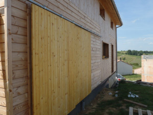 Porte de garage sur rail exterieur