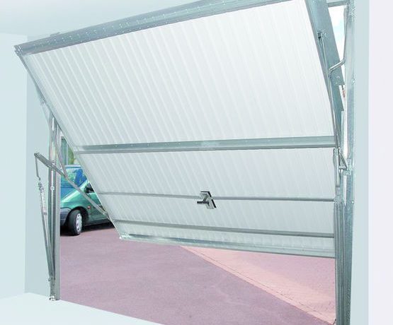 Comment poser une porte de garage basculante