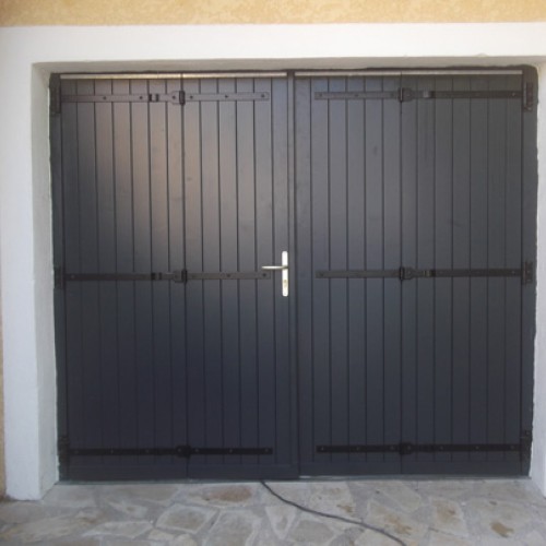 Rénover porte de garage en bois