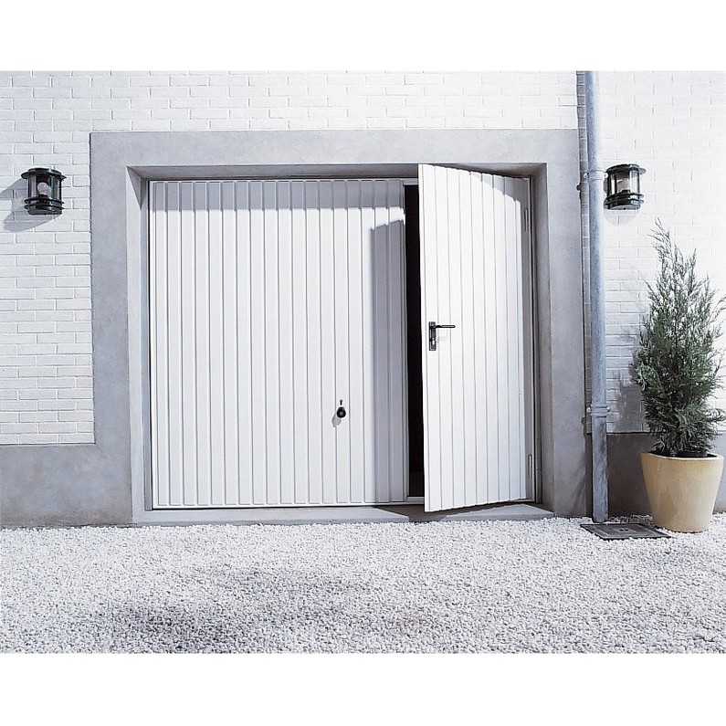 Porte de garage basculante en bois avec portillon
