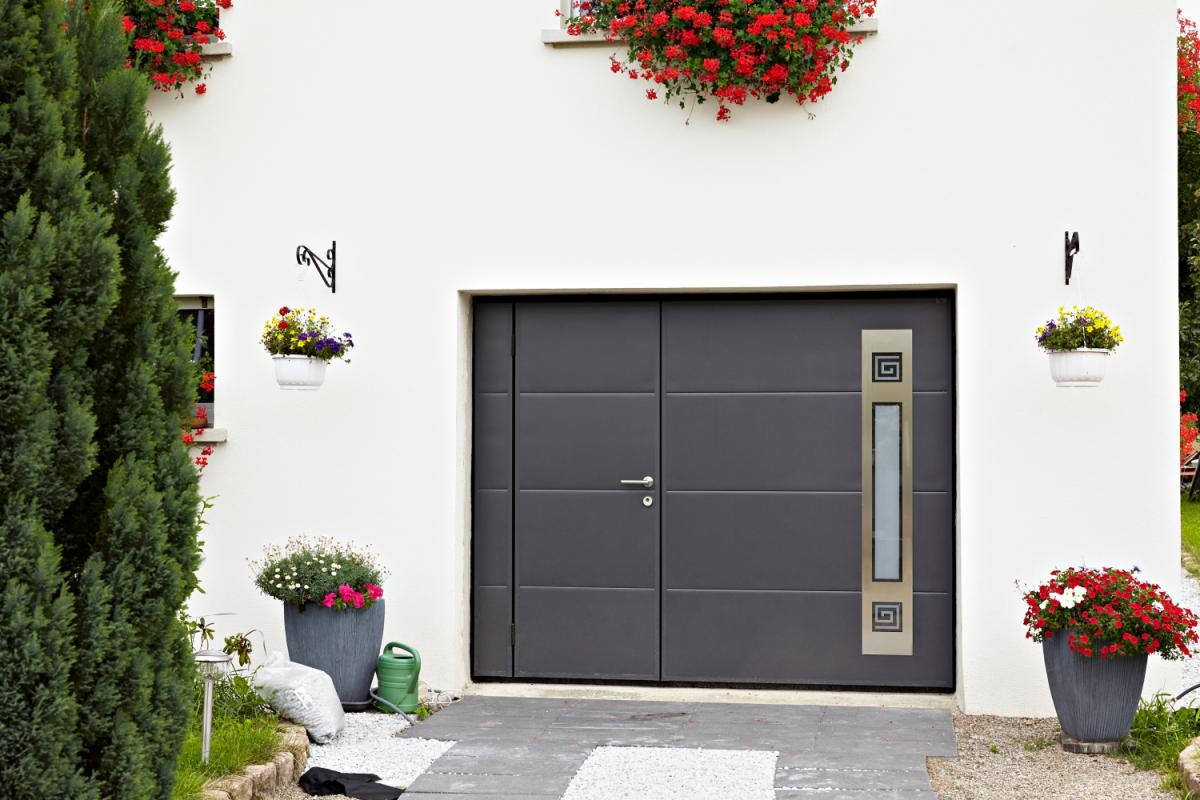 Porte de garage ouverture a la francaise pvc