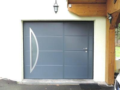 Porte de garage sectionnelle avec fenetre