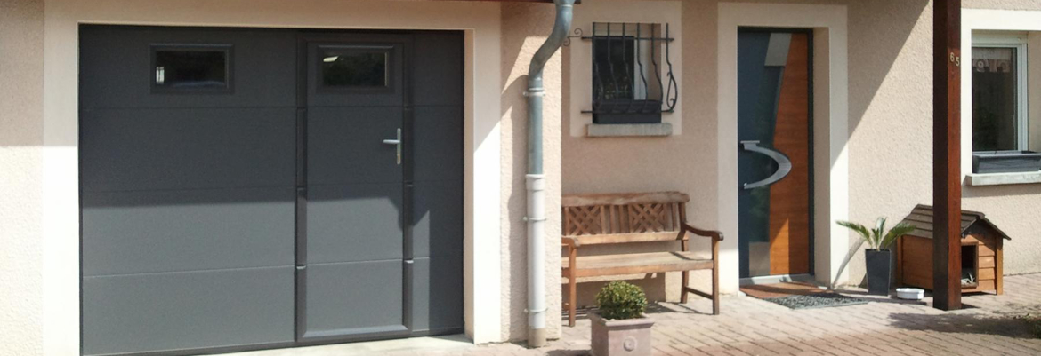 Porte de garage sectionnelle avec portillon couleur chene