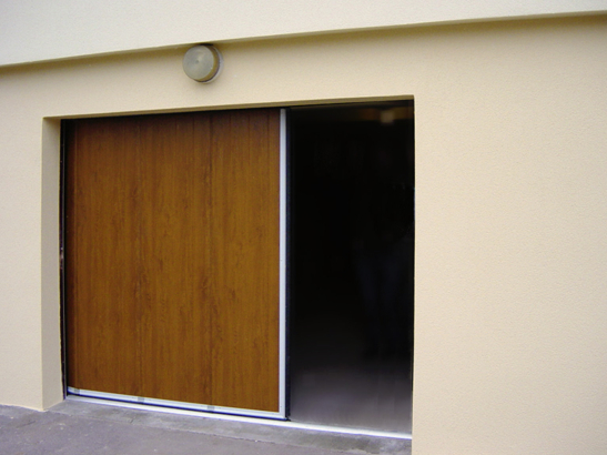 Porte de garage coulissante électrique