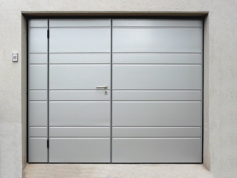 Porte de garage basculante avec porte d'entrée