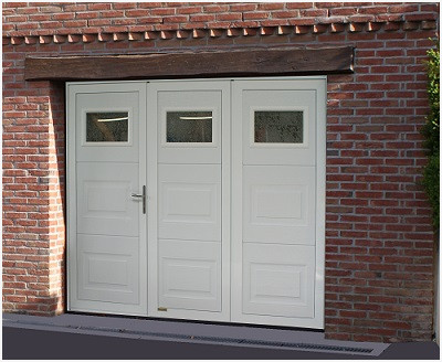 Porte de garage trois vantaux
