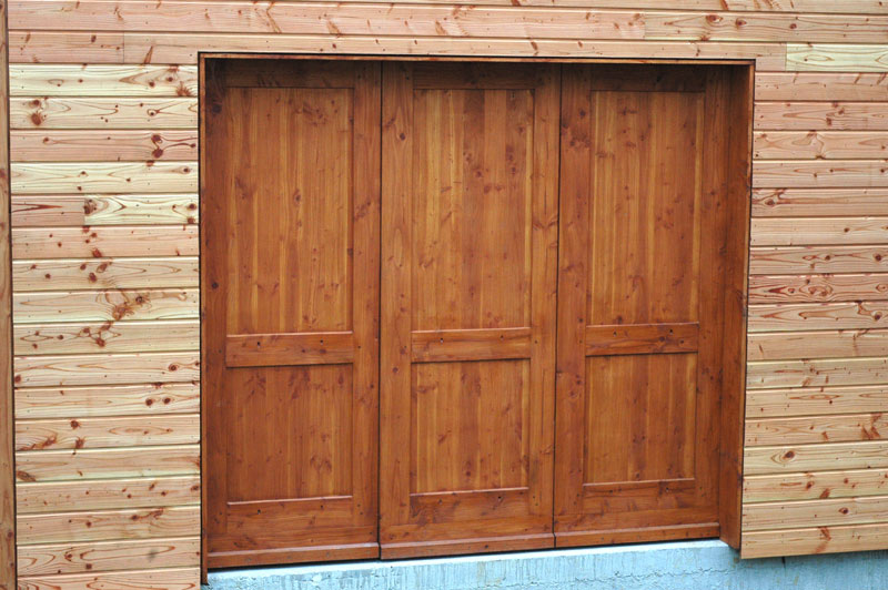 Porte de garage sectionnelle en bois