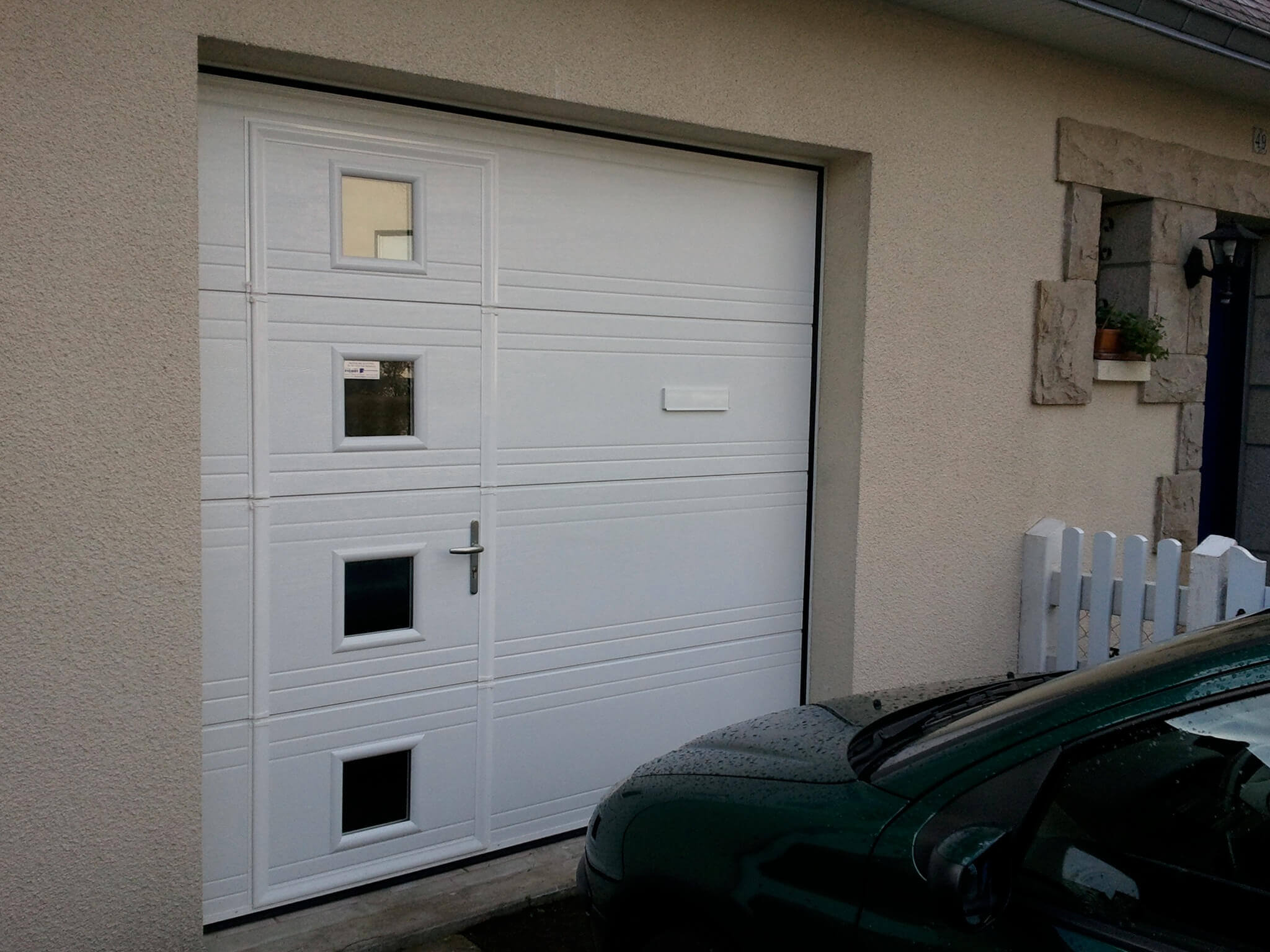 Porte de garage sectionnelle avec porte intégrée