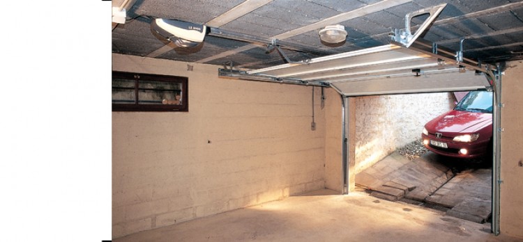 Porte de garage faible encombrement