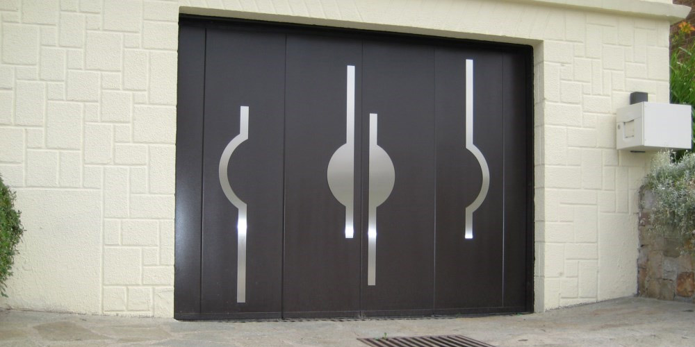 Porte de garage avec porte de service