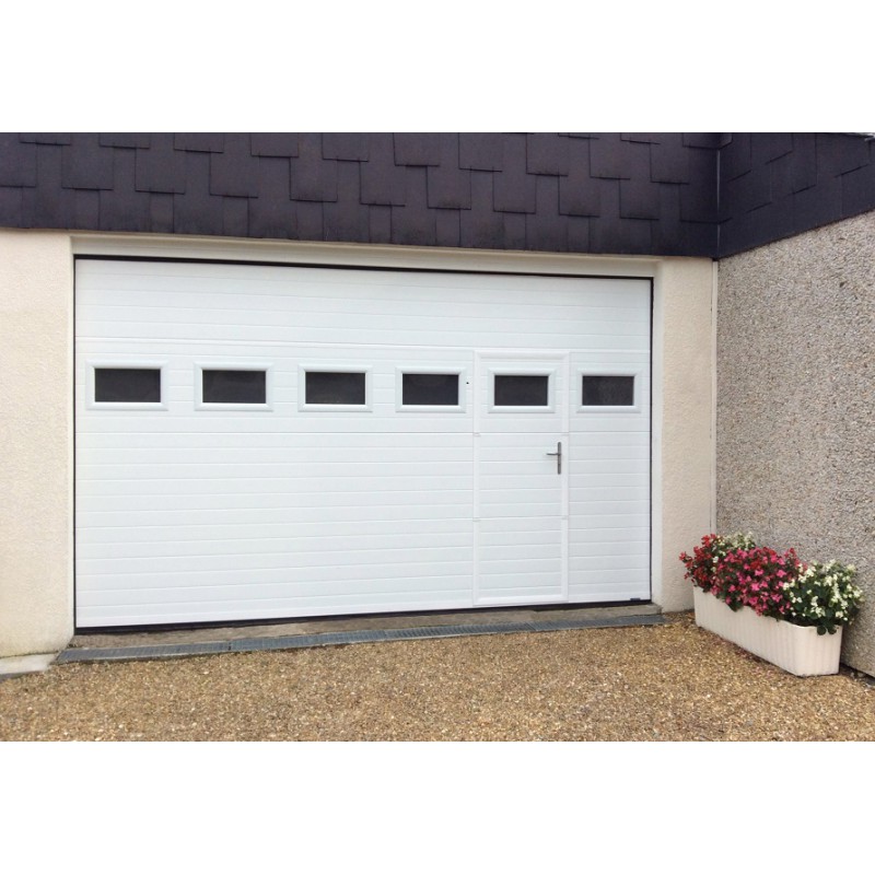 Porte de garage sectionnelle avec portillon pvc