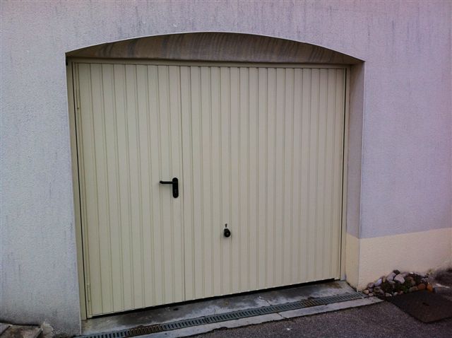 Porte de garage basculante tubauto avec portillon