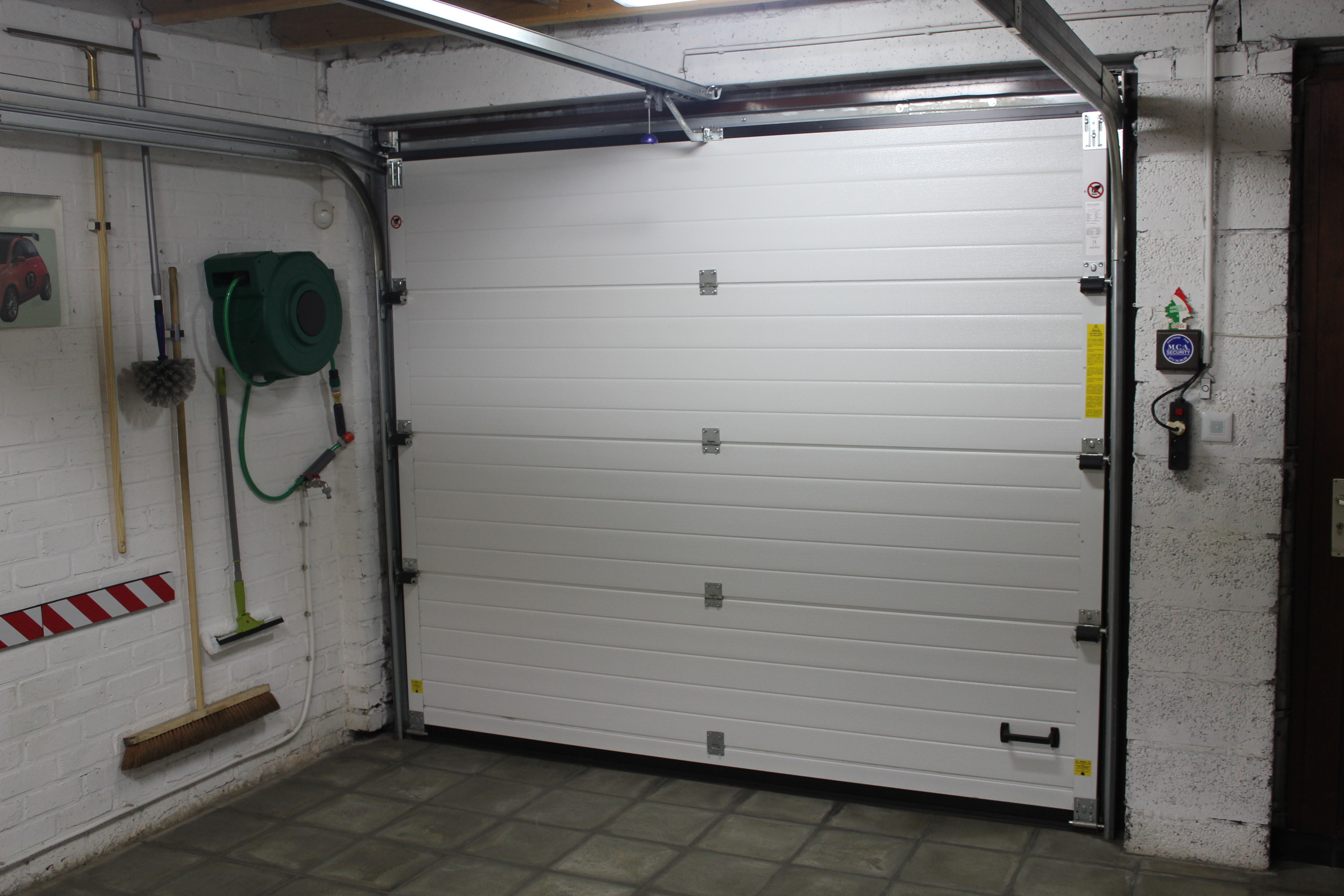 Chassis porte de garage sectionnelle