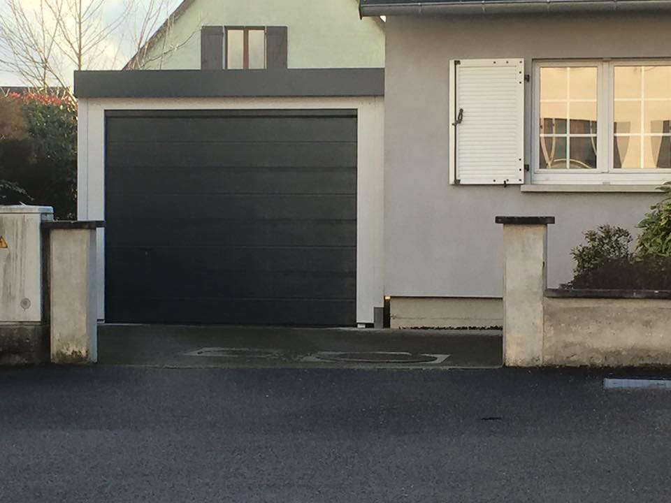 Carport avec porte de garage