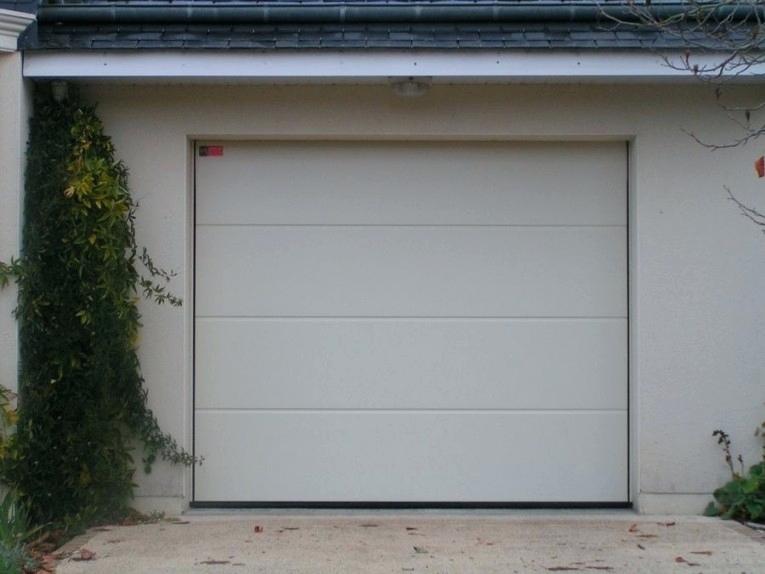 Pose porte de garage sectionnelle motorisée novoferm