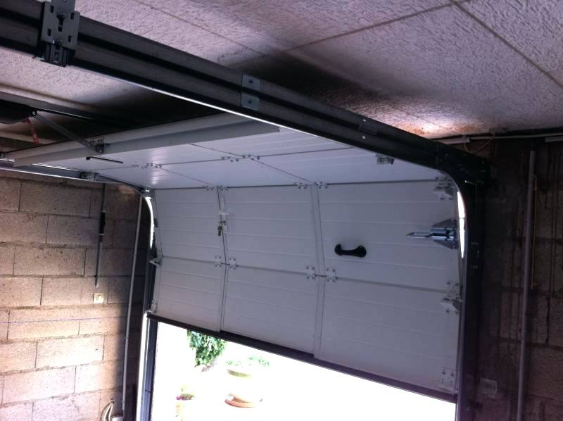 Notice de pose porte de garage sectionnelle tubauto