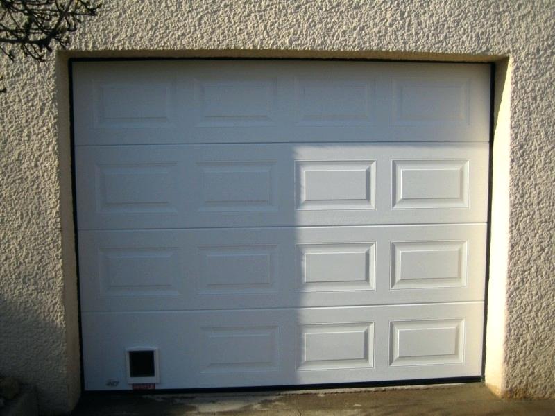 Poser une porte de garage sectionnelle premontee