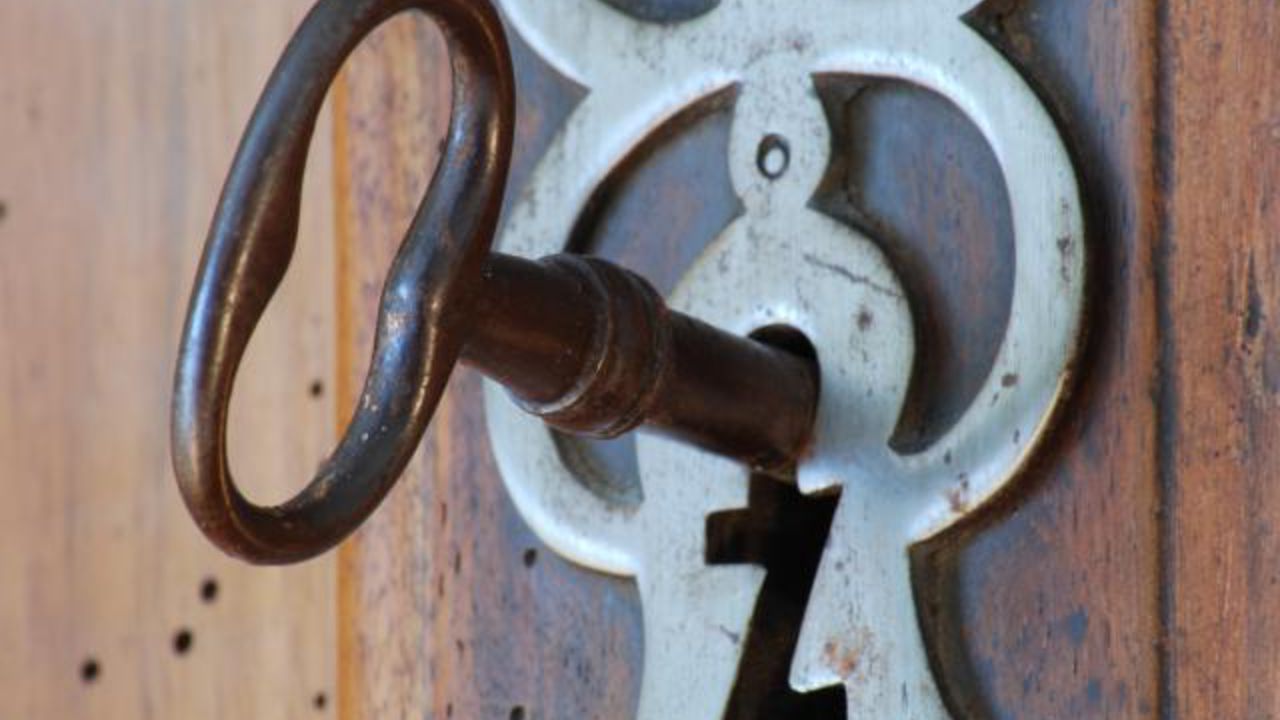 Comment ouvrir une porte de garage bloquée