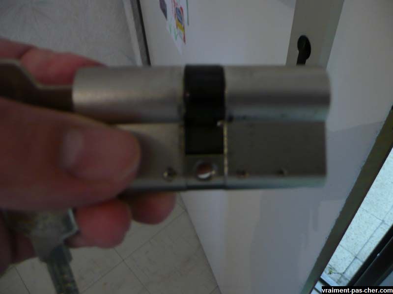 Comment changer une serrure de porte de garage