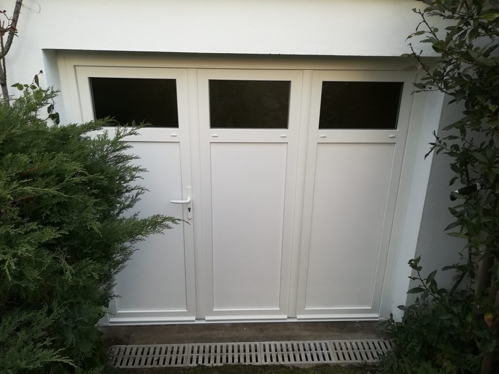 Porte de garage pvc marron