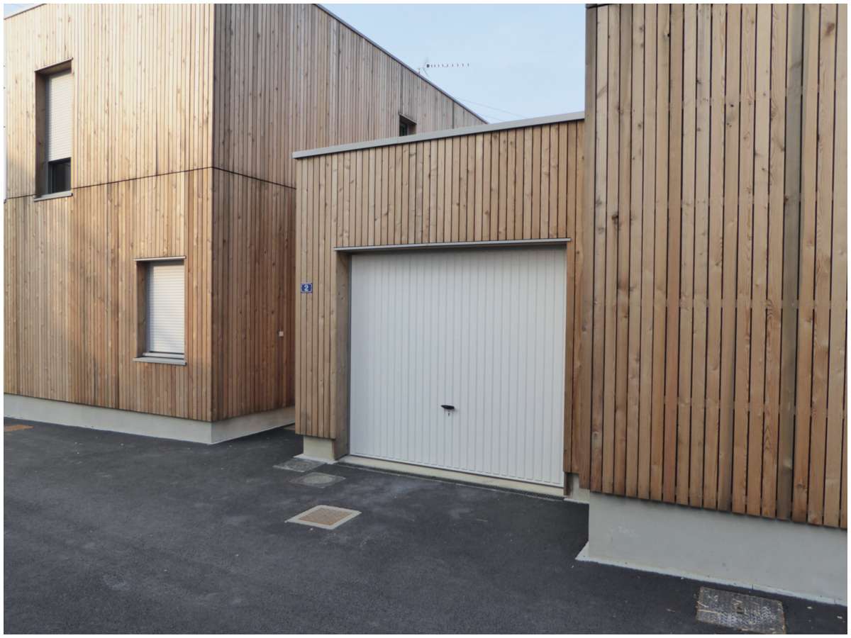 Porte de garage basculante avec rail