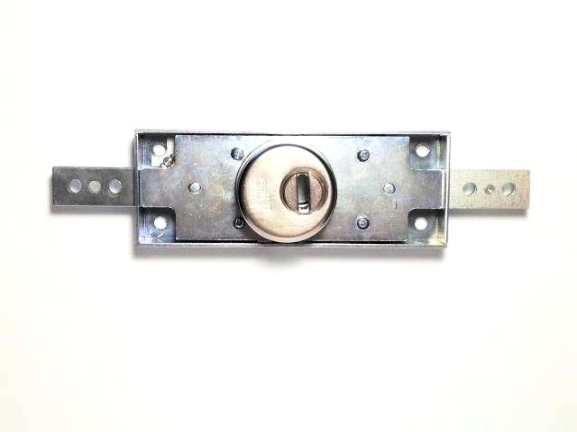 Serrure bouton poussoir pour porte de garage