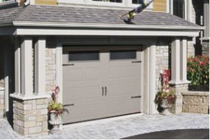 Donne porte de garage