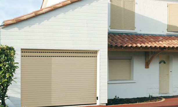 Recepteur pour porte de garage enroulable