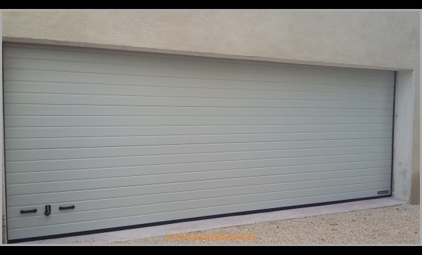 Porte de garage neo10 motorisée latérale coulissante