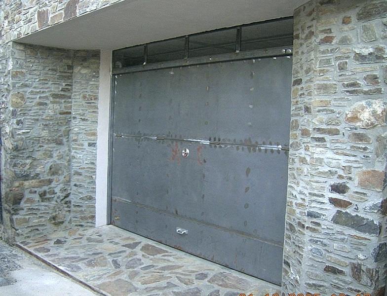 Tole de bardage pour porte de garage
