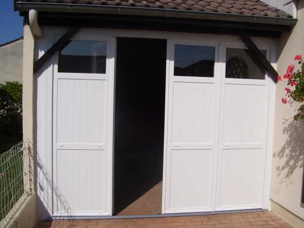 Porte de garage pvc isolée