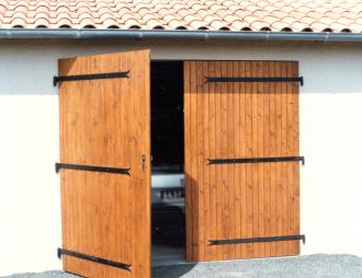 Porte de garage bois exotique 2 vantaux