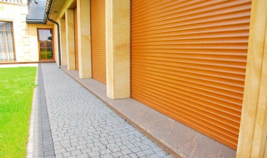 Porte de garage enroulable sur mesure somfy