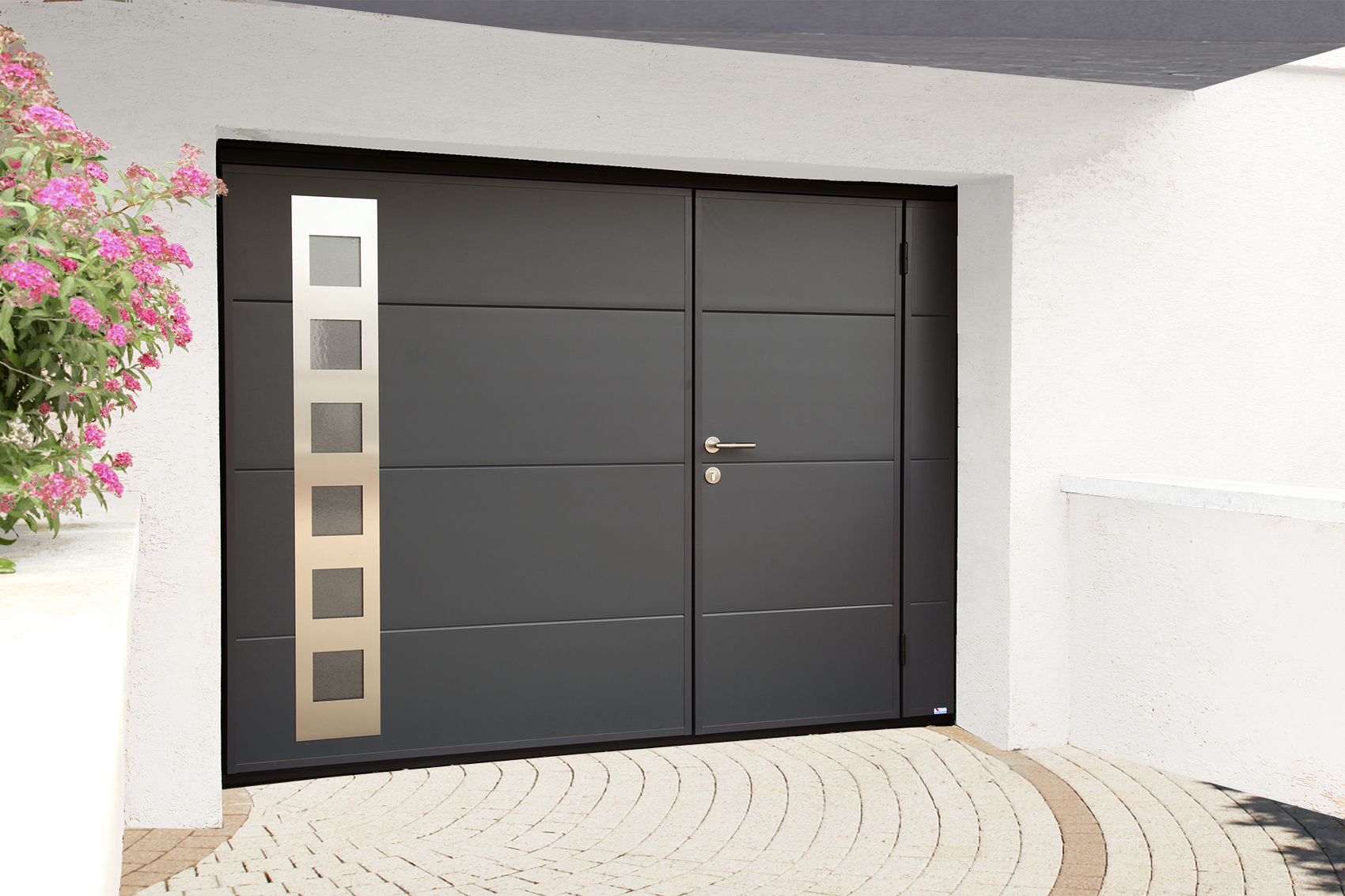 Porte de garage avec porte d'entrée
