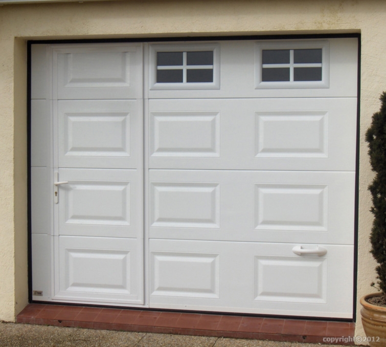 Porte de garage sectionnelle ajourée